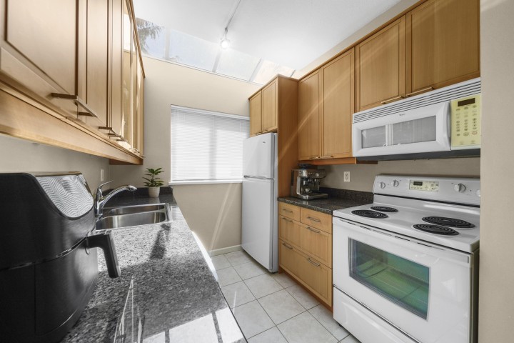 Photo 6 at 302 - 827 W 16 Street, Mosquito Creek, North Vancouver