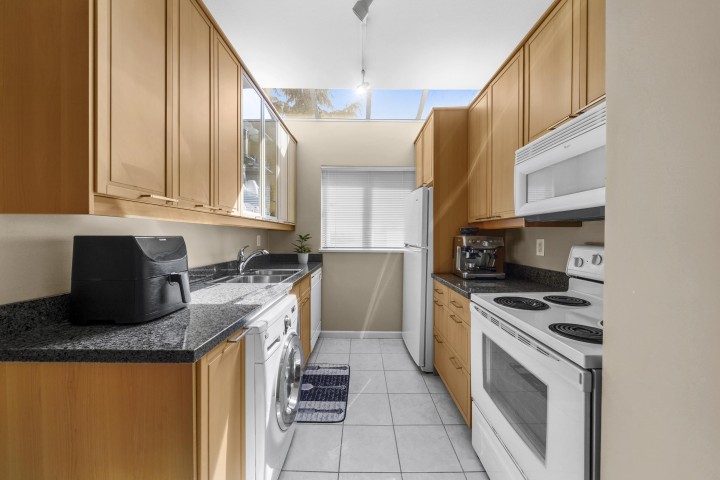 Photo 7 at 302 - 827 W 16 Street, Mosquito Creek, North Vancouver