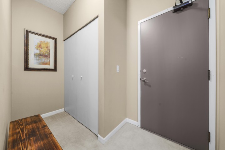 Photo 3 at 302 - 827 W 16 Street, Mosquito Creek, North Vancouver