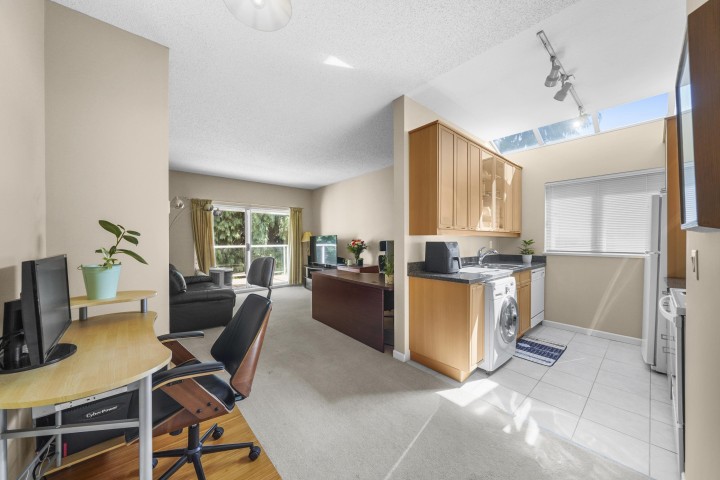 Photo 5 at 302 - 827 W 16 Street, Mosquito Creek, North Vancouver