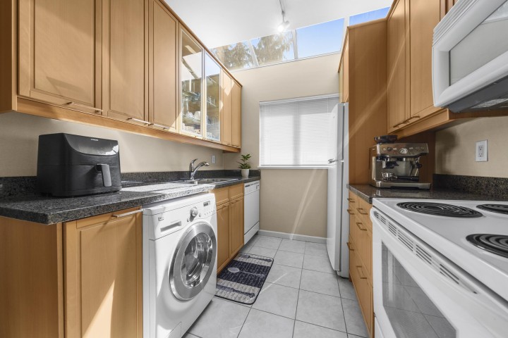 Photo 8 at 302 - 827 W 16 Street, Mosquito Creek, North Vancouver