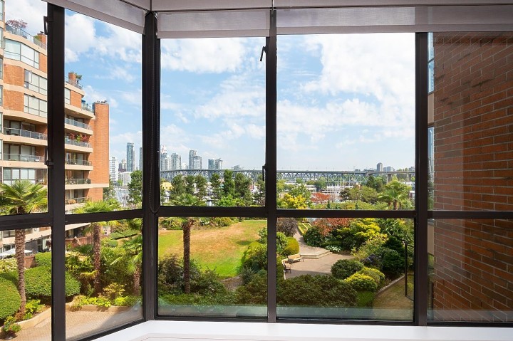 Photo 6 at 408 - 1470 Pennyfarthing Drive, False Creek, Vancouver West