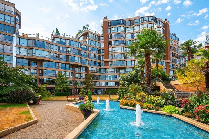 Photo 5 at 408 - 1470 Pennyfarthing Drive, False Creek, Vancouver West