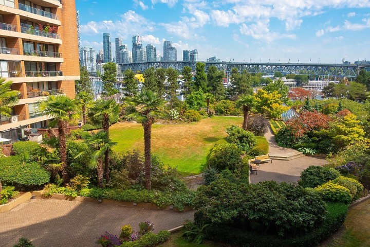 Photo 24 at 408 - 1470 Pennyfarthing Drive, False Creek, Vancouver West