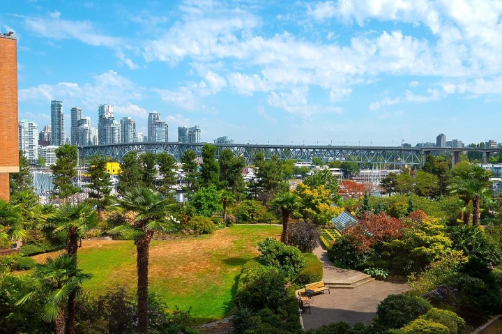 Photo 4 at 408 - 1470 Pennyfarthing Drive, False Creek, Vancouver West