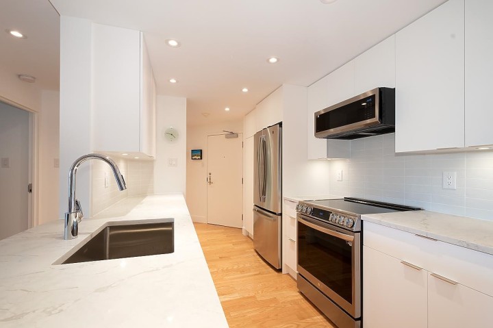 Photo 8 at 408 - 1470 Pennyfarthing Drive, False Creek, Vancouver West