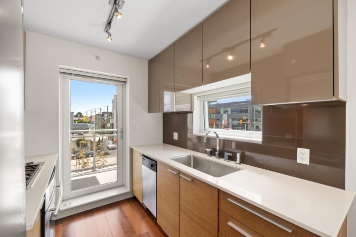 Photo 7 at 307 - 1808 W 3rd Avenue, Kitsilano, Vancouver West