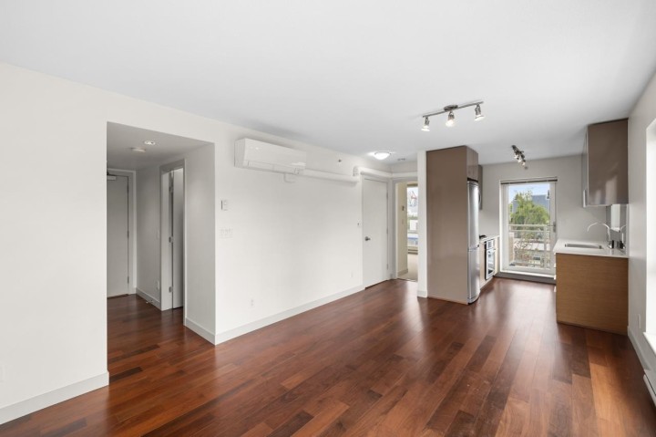 Photo 4 at 307 - 1808 W 3rd Avenue, Kitsilano, Vancouver West