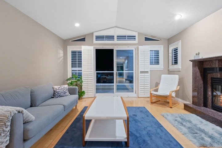 Photo 3 at 2517 Marine Drive, Dundarave, West Vancouver