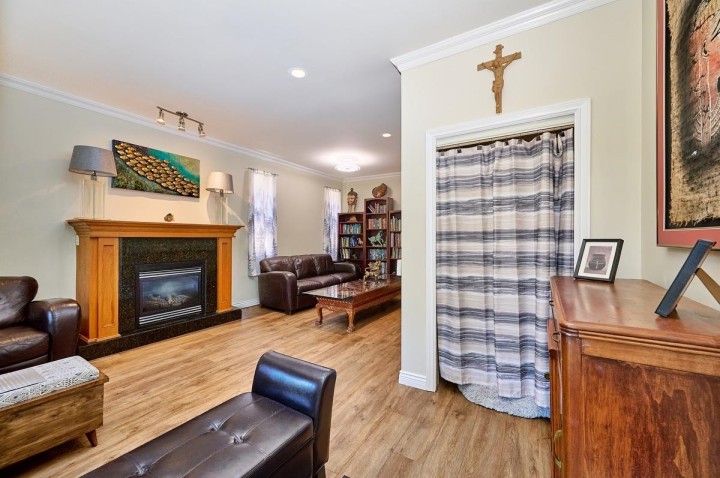 Photo 4 at 562 W Keith Road, Central Lonsdale, North Vancouver