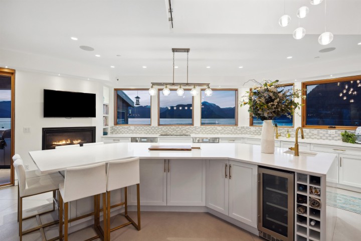 Photo 14 at 15 Brunswick Beach Road, Lions Bay, West Vancouver