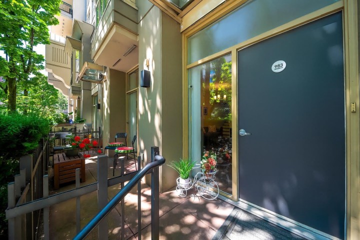 Photo 2 at 983 Richards Street, Downtown VW, Vancouver West