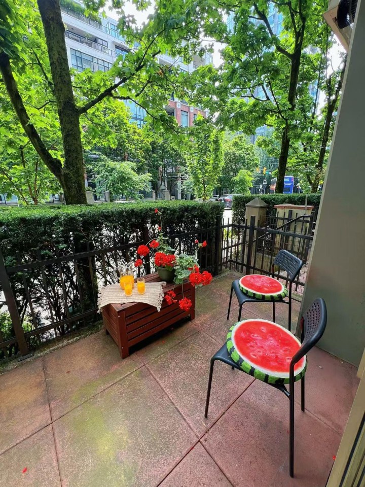 Photo 3 at 983 Richards Street, Downtown VW, Vancouver West