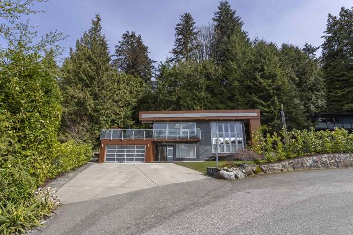 Photo 2 at 568 Palisade Drive, Canyon Heights NV, North Vancouver