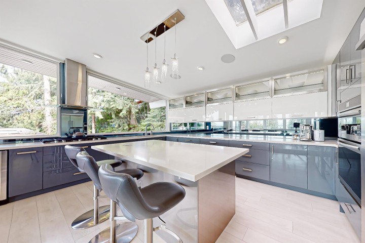 Photo 12 at 568 Palisade Drive, Canyon Heights NV, North Vancouver