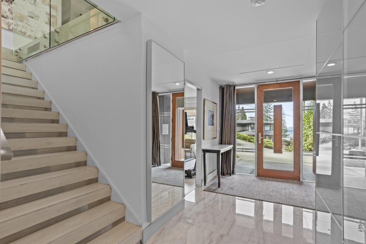 Photo 7 at 568 Palisade Drive, Canyon Heights NV, North Vancouver