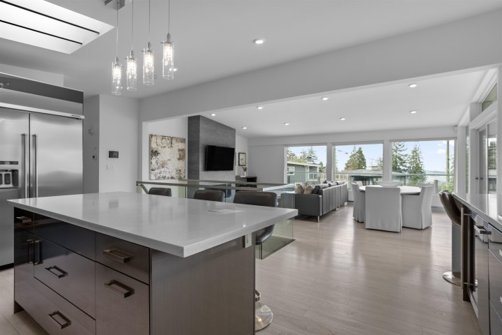 Photo 10 at 568 Palisade Drive, Canyon Heights NV, North Vancouver