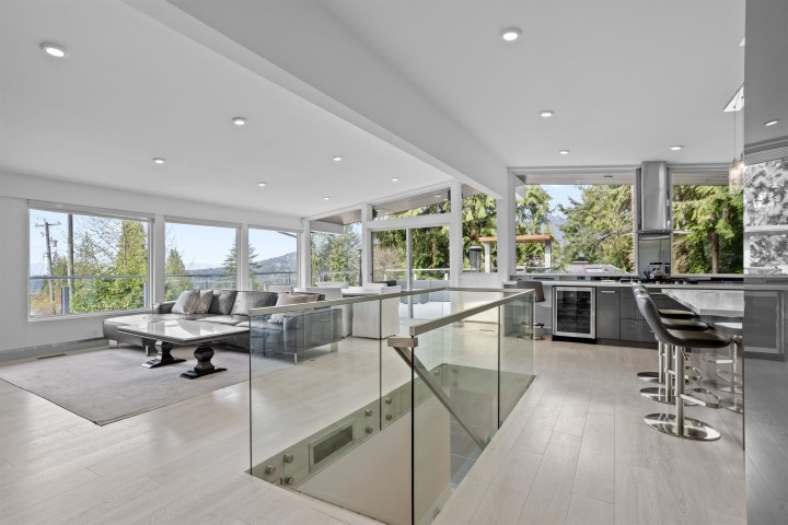 Photo 8 at 568 Palisade Drive, Canyon Heights NV, North Vancouver