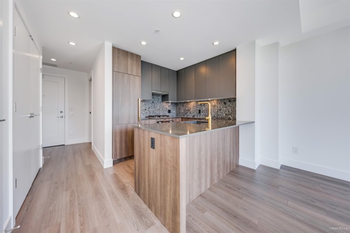 Photo 10 at 409 - 2385 Emery Court, Lynn Valley, North Vancouver