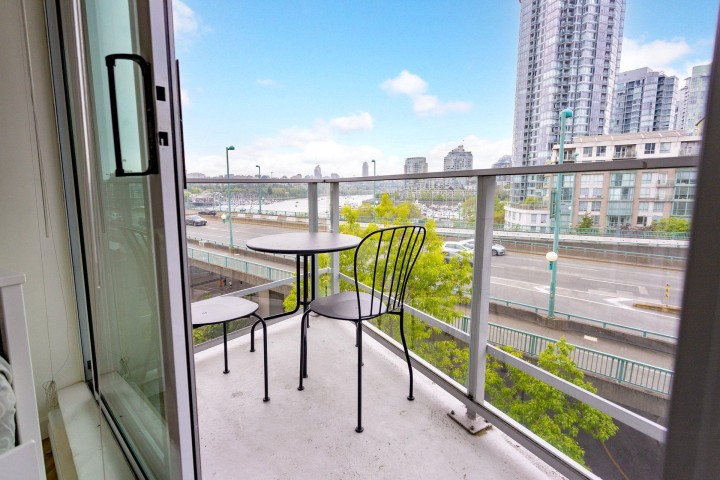 Photo 10 at 803 - 980 Cooperage Way, Yaletown, Vancouver West