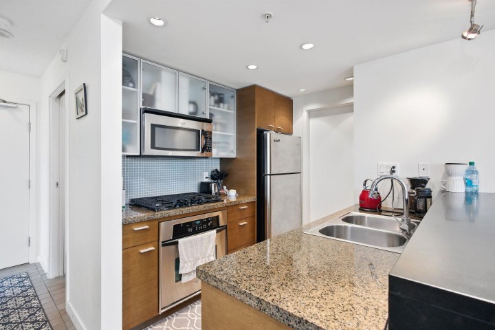 Photo 4 at 803 - 980 Cooperage Way, Yaletown, Vancouver West