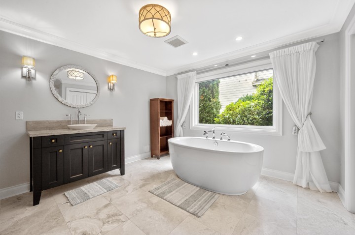 Photo 11 at 2327 Westhill Drive, Westhill, West Vancouver