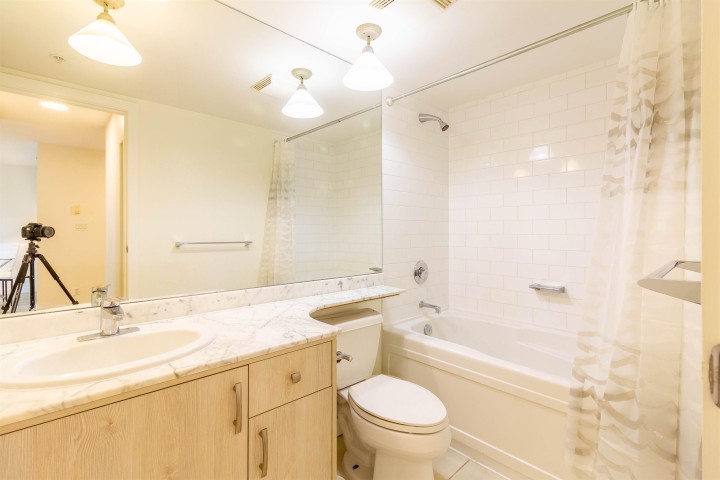 Photo 17 at 1203 - 1200 Georgia Street, Coal Harbour, Vancouver West