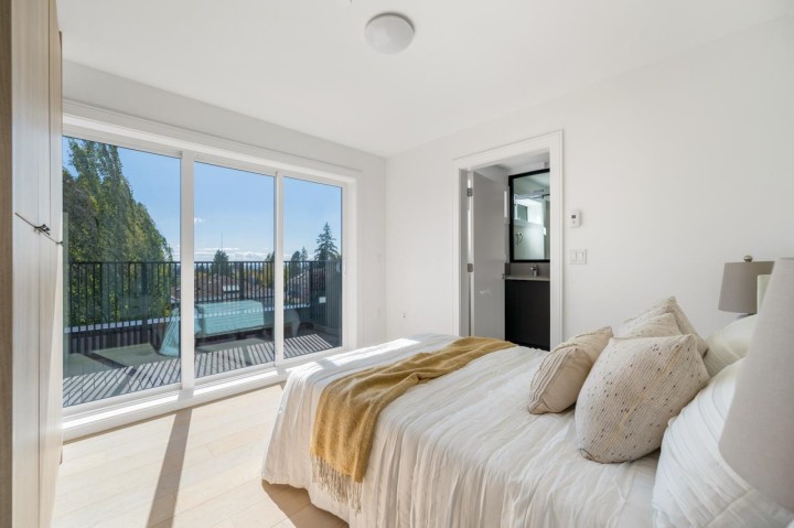 Photo 10 at 1007 W 58th Avenue, South Granville, Vancouver West