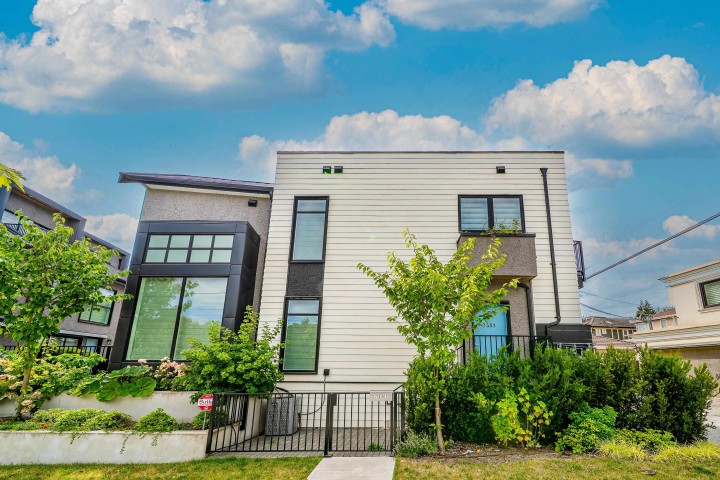 Photo 2 at 7351 Oak Street, South Granville, Vancouver West