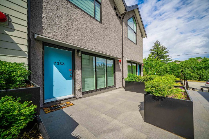 Photo 3 at 7353 Oak Street, South Granville, Vancouver West