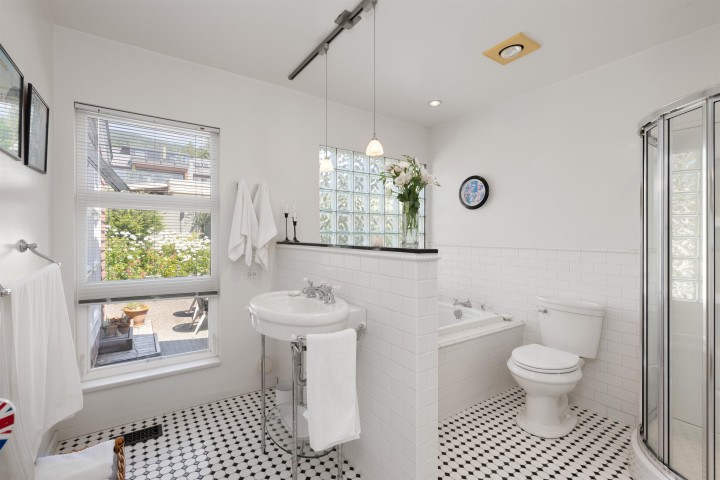 Photo 13 at 2433 Mathers Avenue, Dundarave, West Vancouver