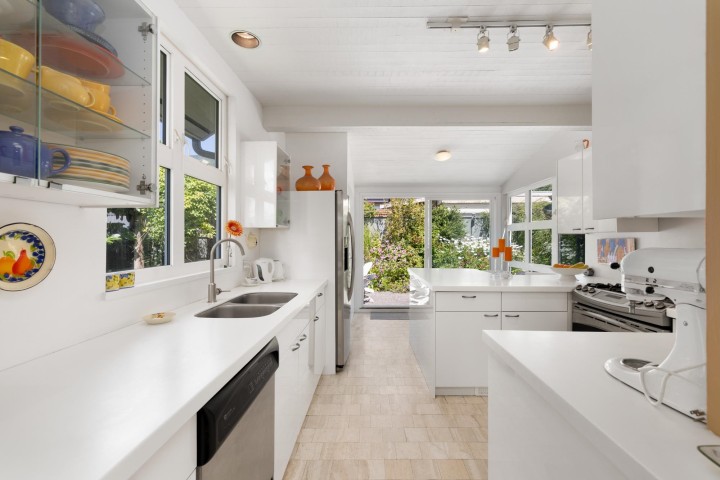 Photo 9 at 2433 Mathers Avenue, Dundarave, West Vancouver