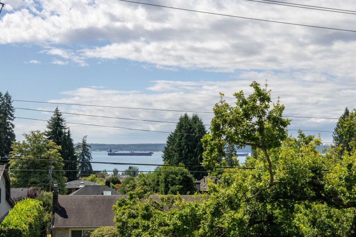 Photo 24 at 2433 Mathers Avenue, Dundarave, West Vancouver