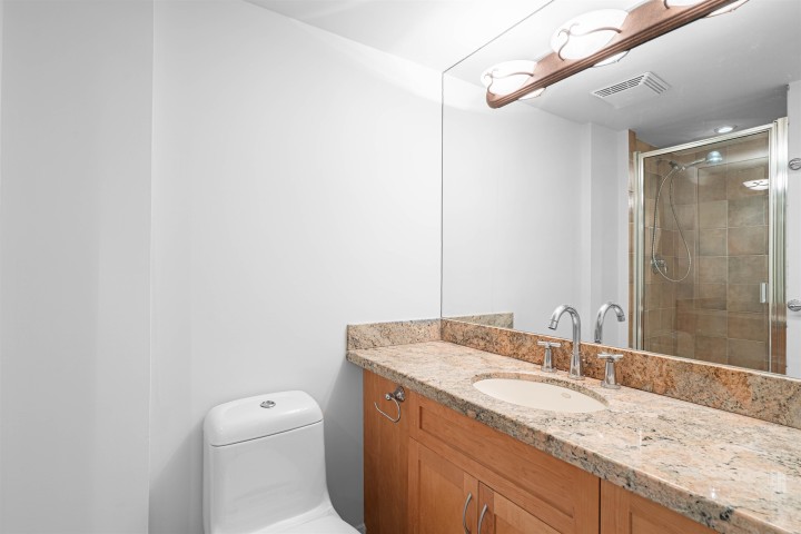 Photo 12 at 102 - 747 17th Street, Ambleside, West Vancouver