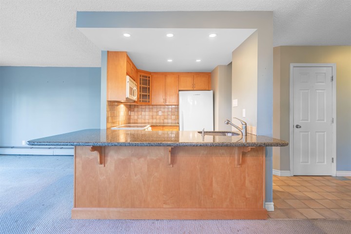 Photo 22 at 102 - 747 17th Street, Ambleside, West Vancouver