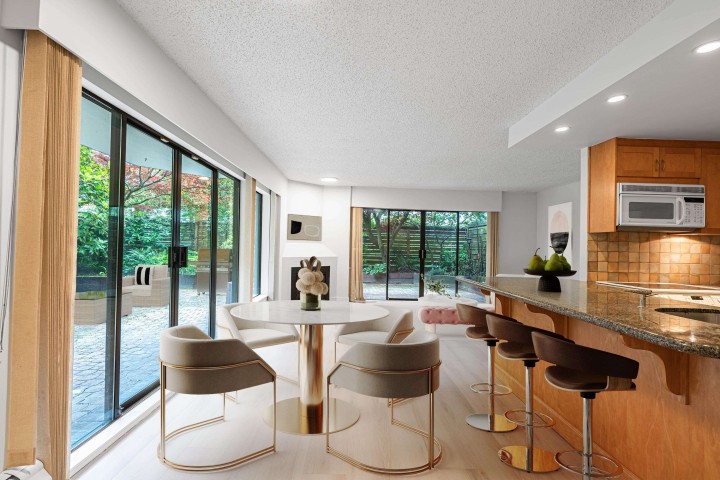 Photo 5 at 102 - 747 17th Street, Ambleside, West Vancouver