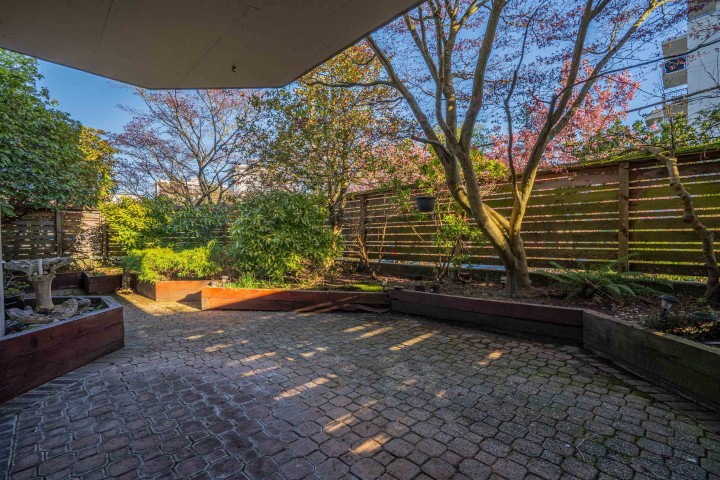 Photo 20 at 102 - 747 17th Street, Ambleside, West Vancouver