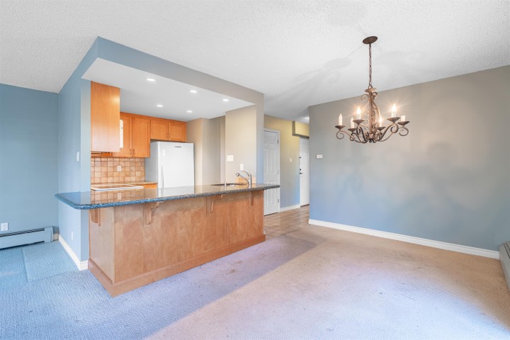 Photo 24 at 102 - 747 17th Street, Ambleside, West Vancouver