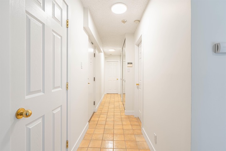 Photo 15 at 102 - 747 17th Street, Ambleside, West Vancouver