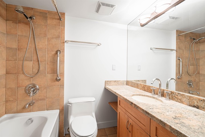 Photo 11 at 102 - 747 17th Street, Ambleside, West Vancouver