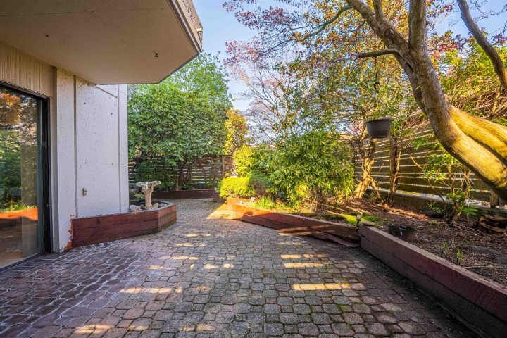 Photo 19 at 102 - 747 17th Street, Ambleside, West Vancouver