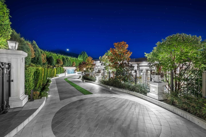 Photo 2 at 839 Eyremount Drive, British Properties, West Vancouver