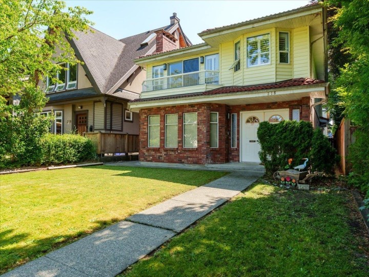Photo 2 at 318 W 17th Avenue, Cambie, Vancouver West