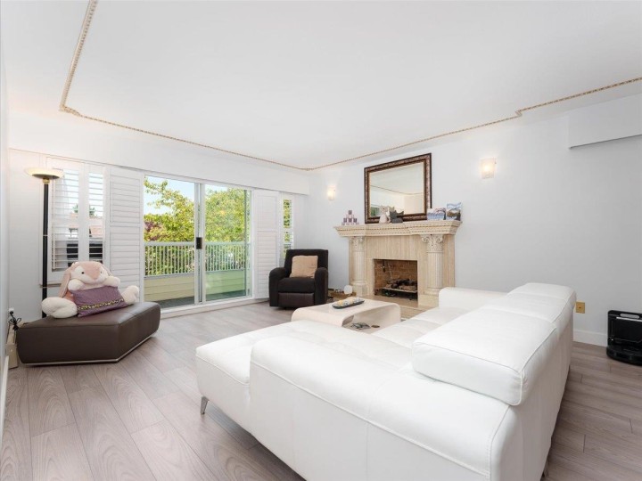 Photo 3 at 318 W 17th Avenue, Cambie, Vancouver West