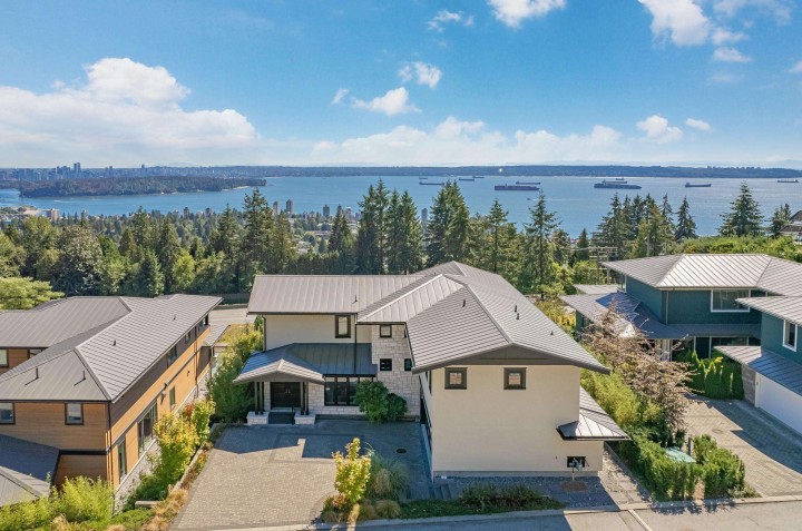 Photo 2 at 2111 Union Court, Panorama Village, West Vancouver