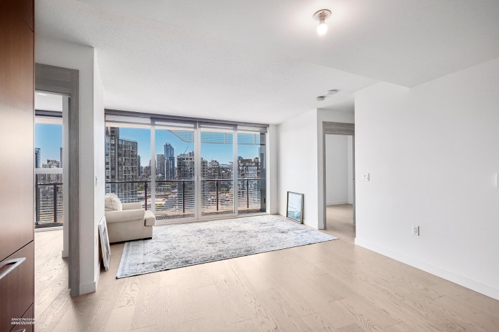 Photo 11 at 2421 - 89 Nelson Street, Yaletown, Vancouver West