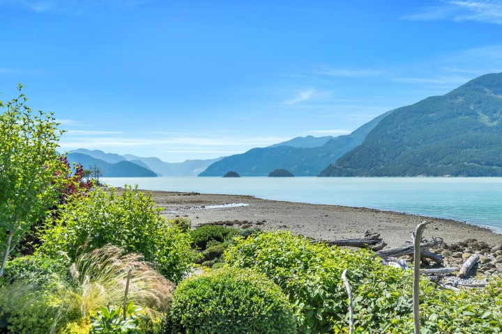 Photo 3 at 11 Beach Drive, Furry Creek, West Vancouver