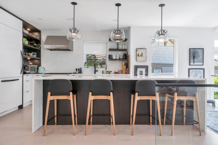 Photo 9 at 11 Beach Drive, Furry Creek, West Vancouver