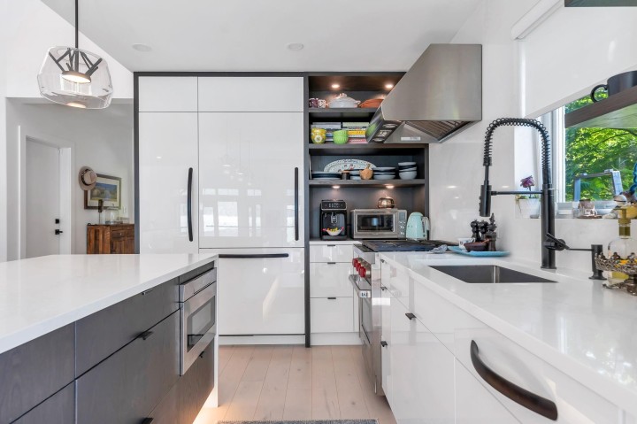 Photo 11 at 11 Beach Drive, Furry Creek, West Vancouver