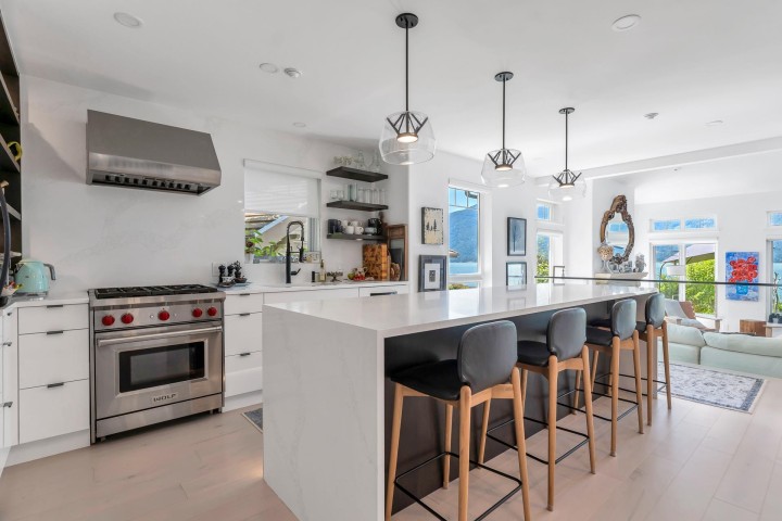 Photo 8 at 11 Beach Drive, Furry Creek, West Vancouver